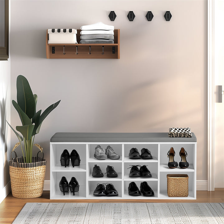 Möbelstück R: Sitzbank mit Schrankfunktion, Holzschrank, Schuhregal mit gepolstertem Kissen, 10 Fächer, für Wohnzimmer, Flur, Schlafzimmer, Eingangsbereich, 103 x 29 x 45 cm, Weiß, Holz