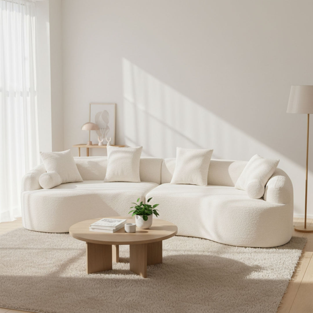 Canapé moderne incurvé en chenille couleur crème de FurnitureR, canapé sculptural contemporain avec coussins moelleux et assise profonde pour un confort optimal