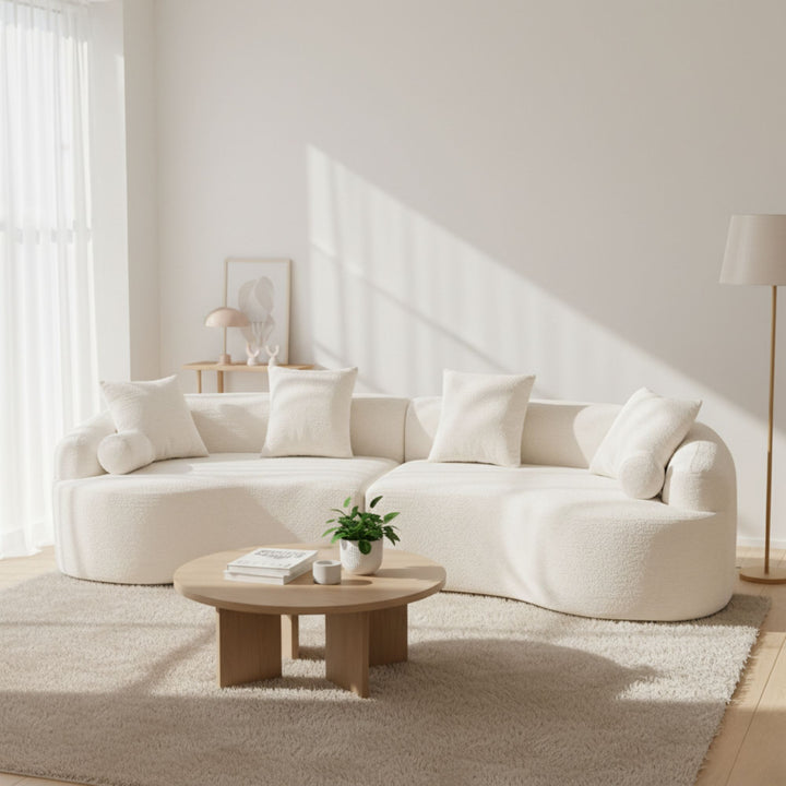 Canapé moderne incurvé en chenille couleur crème de FurnitureR, canapé sculptural contemporain avec coussins moelleux et assise profonde pour un confort optimal