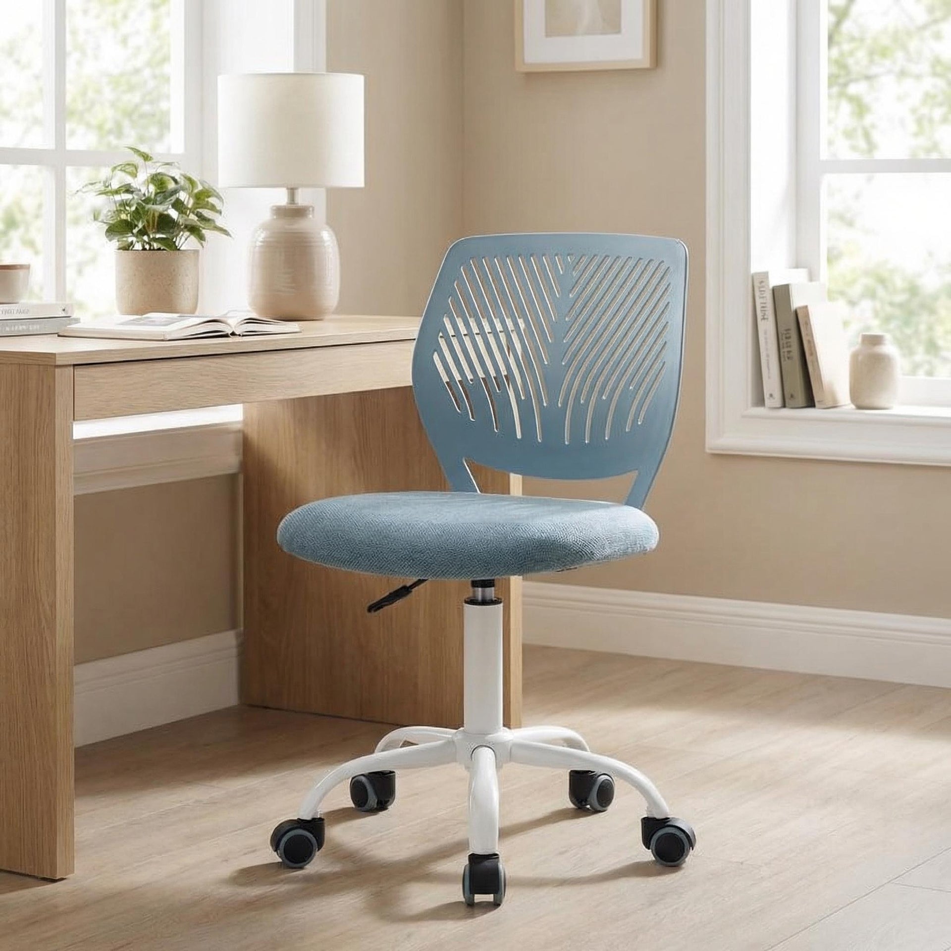 FurnitureR Chaise de Bureau Ergonomique Mesh Bleu Clair avec Base Métal Blanc