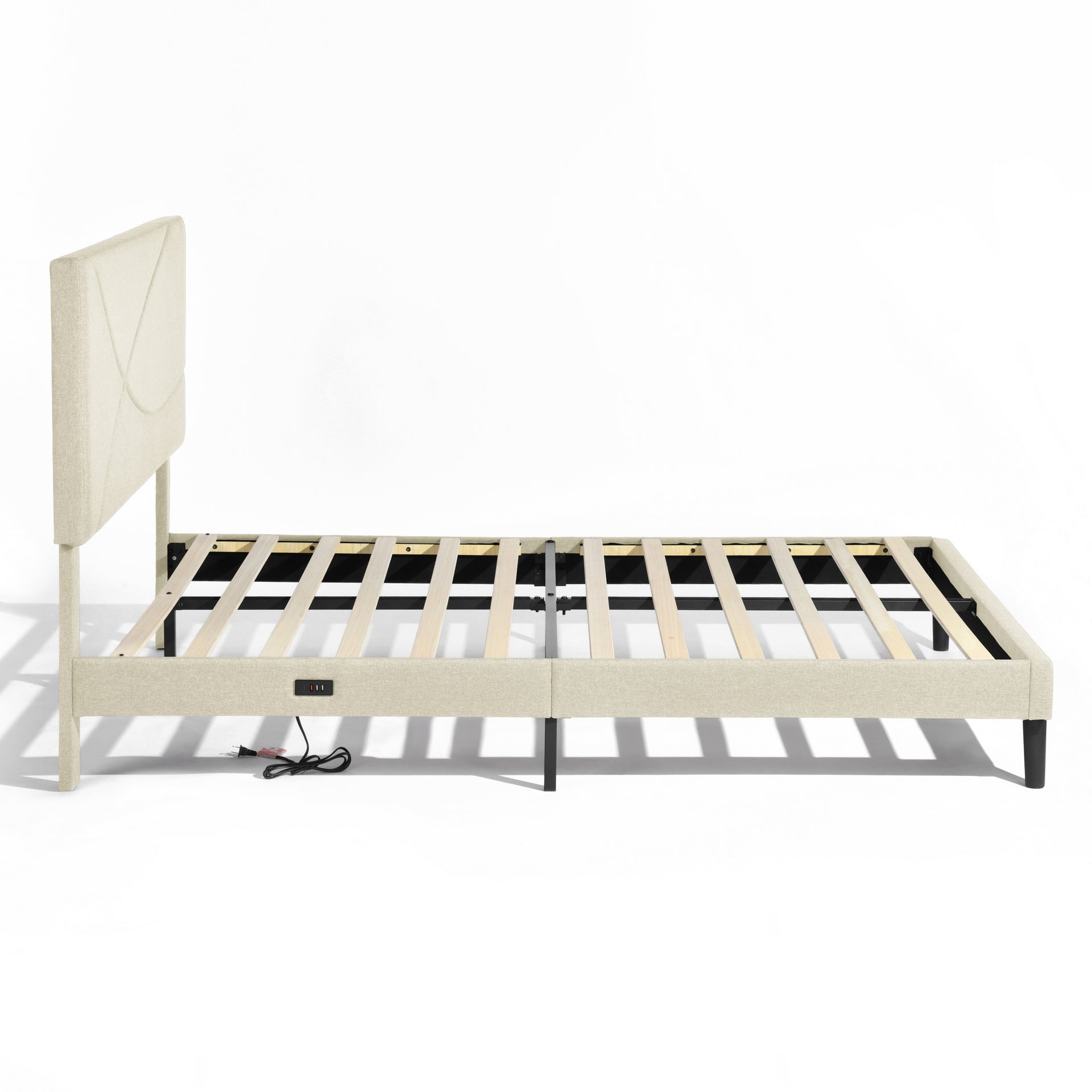 Cadre de lit FurnitureR Queen Size avec tête de lit en tissu, sommier à lattes en métal et matelas rembourré, beige